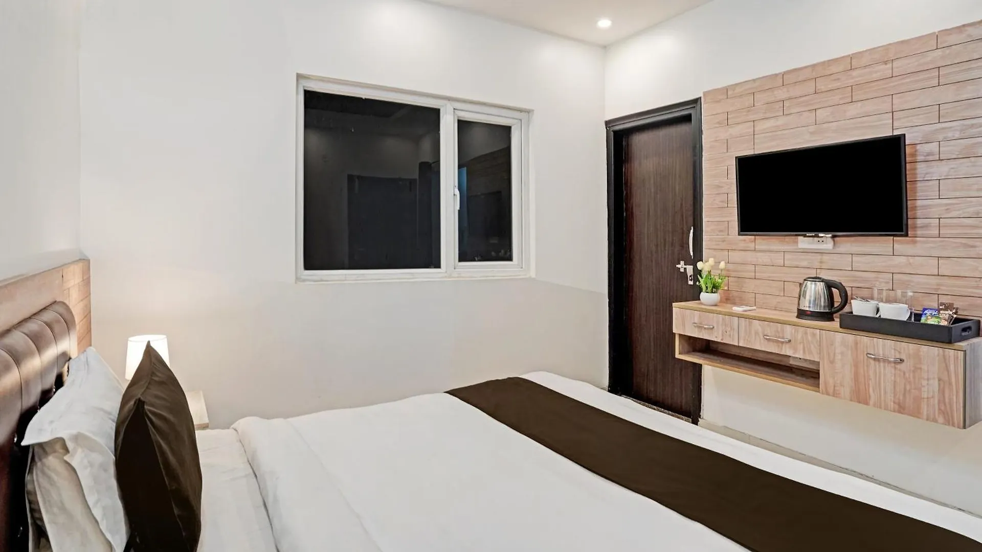 Hotel O Babil Palace Near Omaxe Celebration Mall Γκουργκάον 4*,  Ινδία