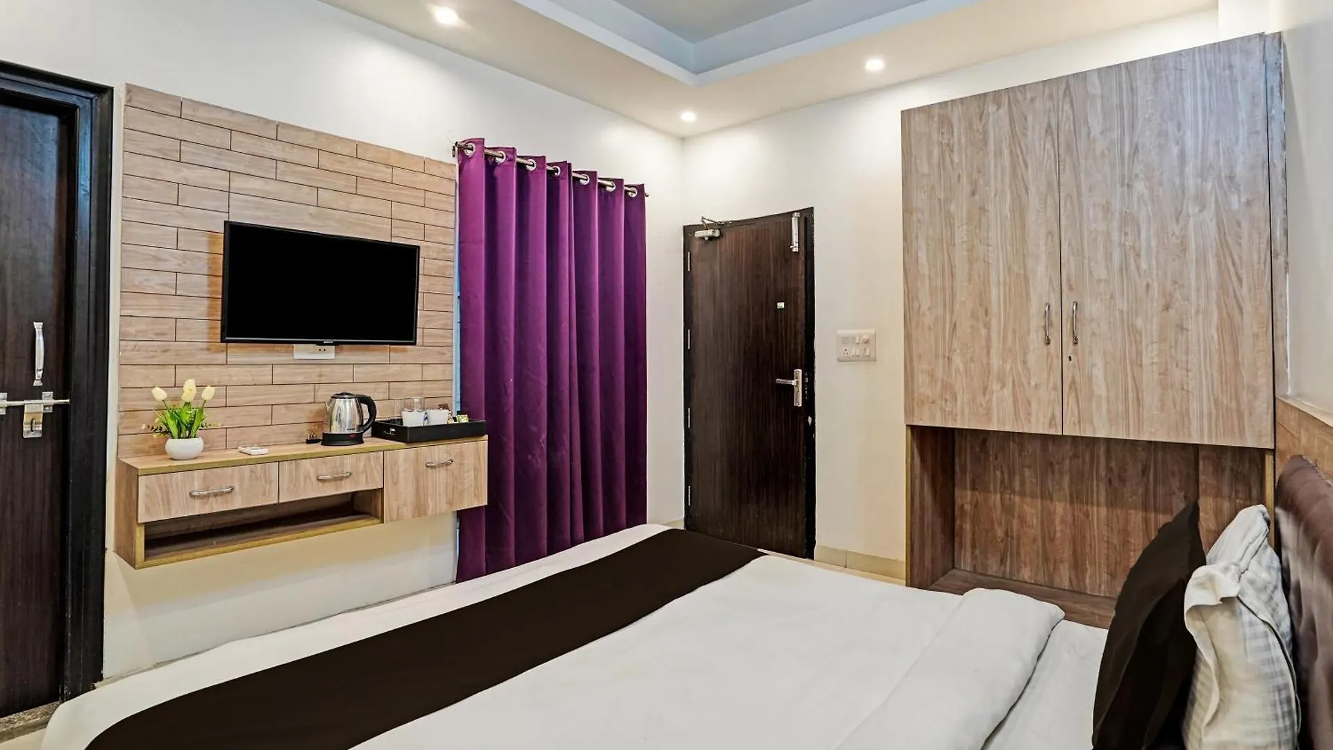 Hotel O Babil Palace Near Omaxe Celebration Mall Γκουργκάον Ινδία