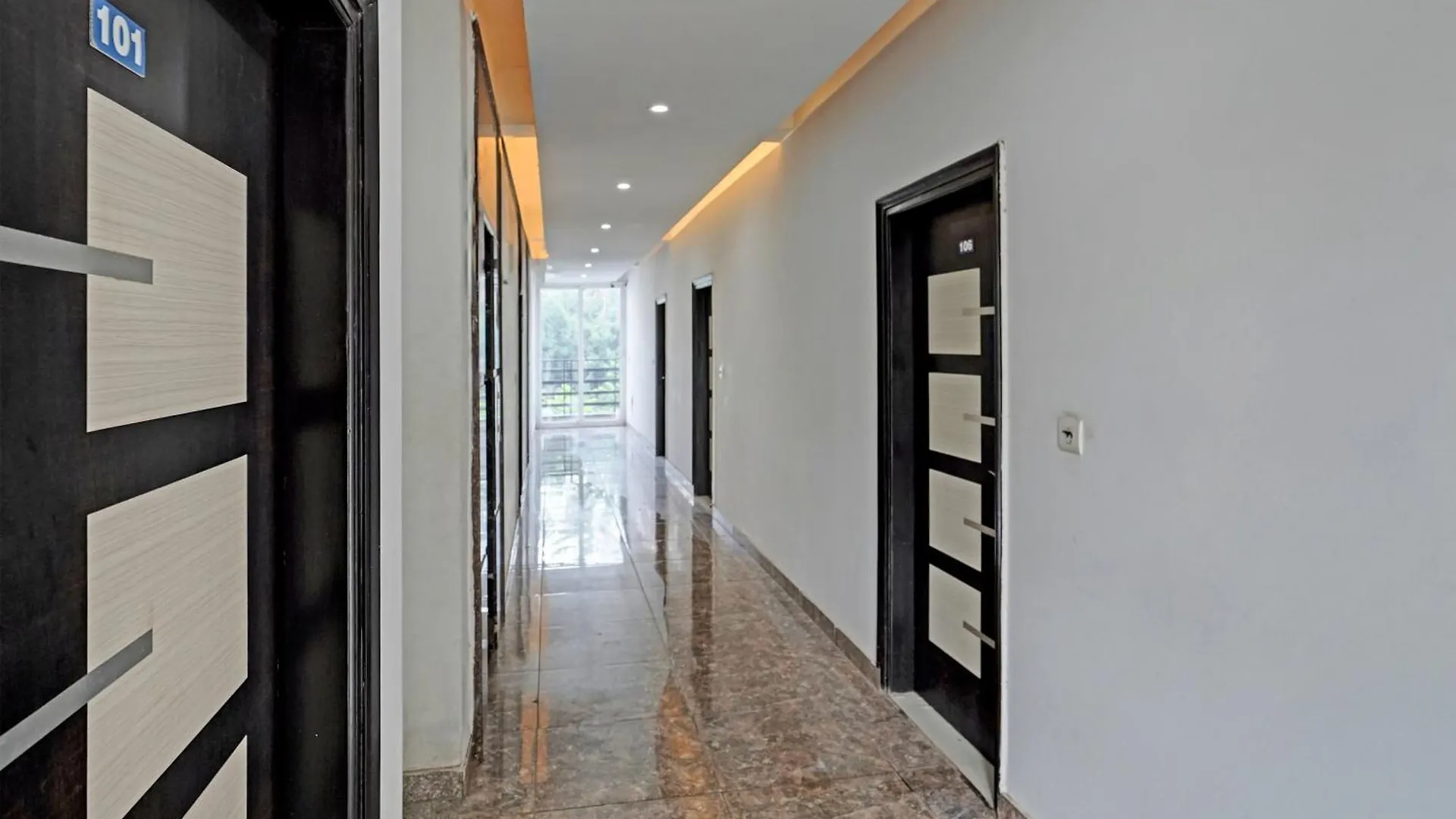 Hotel O Babil Palace Near Omaxe Celebration Mall Γκουργκάον 4*,  Ινδία