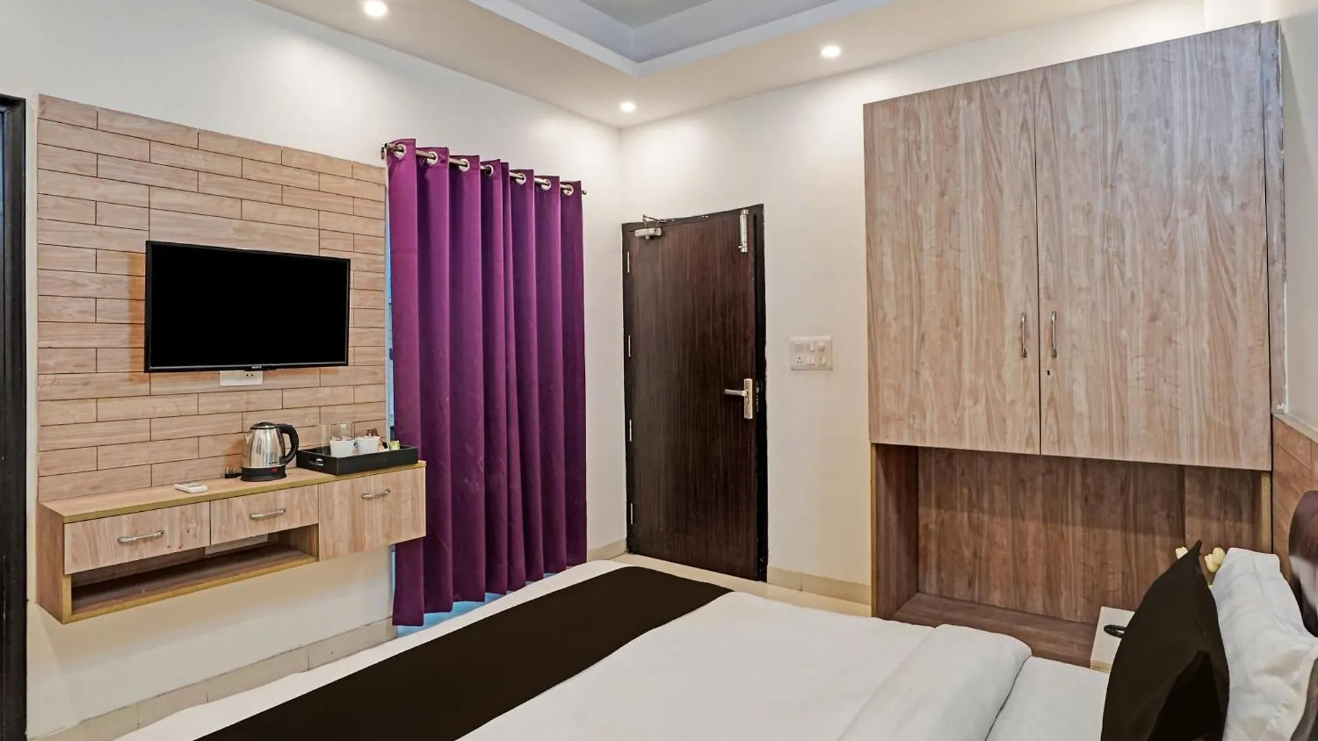 Hotel O Babil Palace Near Omaxe Celebration Mall Γκουργκάον