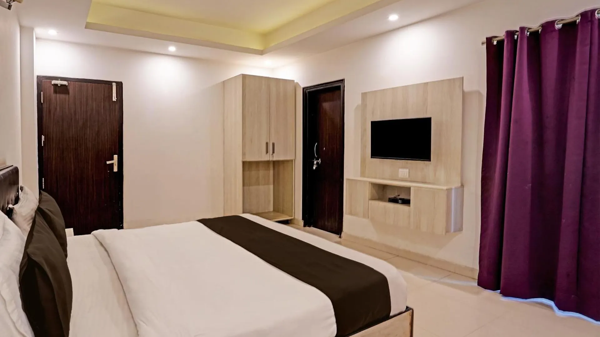 Hotel O Babil Palace Near Omaxe Celebration Mall Γκουργκάον