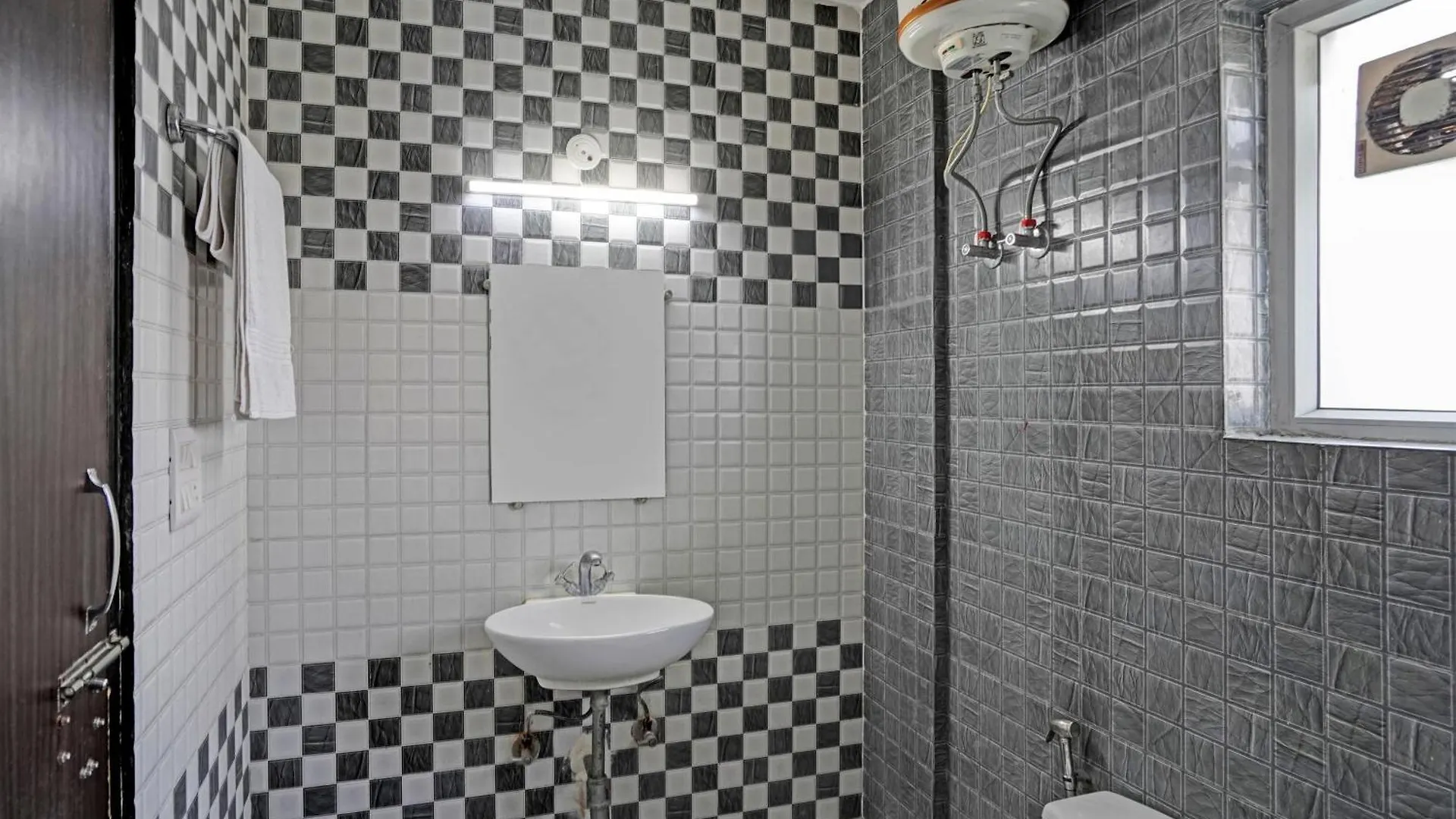 Hotel O Babil Palace Near Omaxe Celebration Mall Γκουργκάον